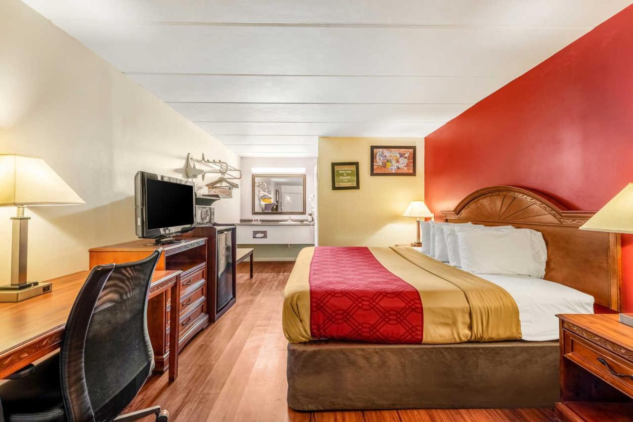 Econo Lodge Franklin Екстериор снимка