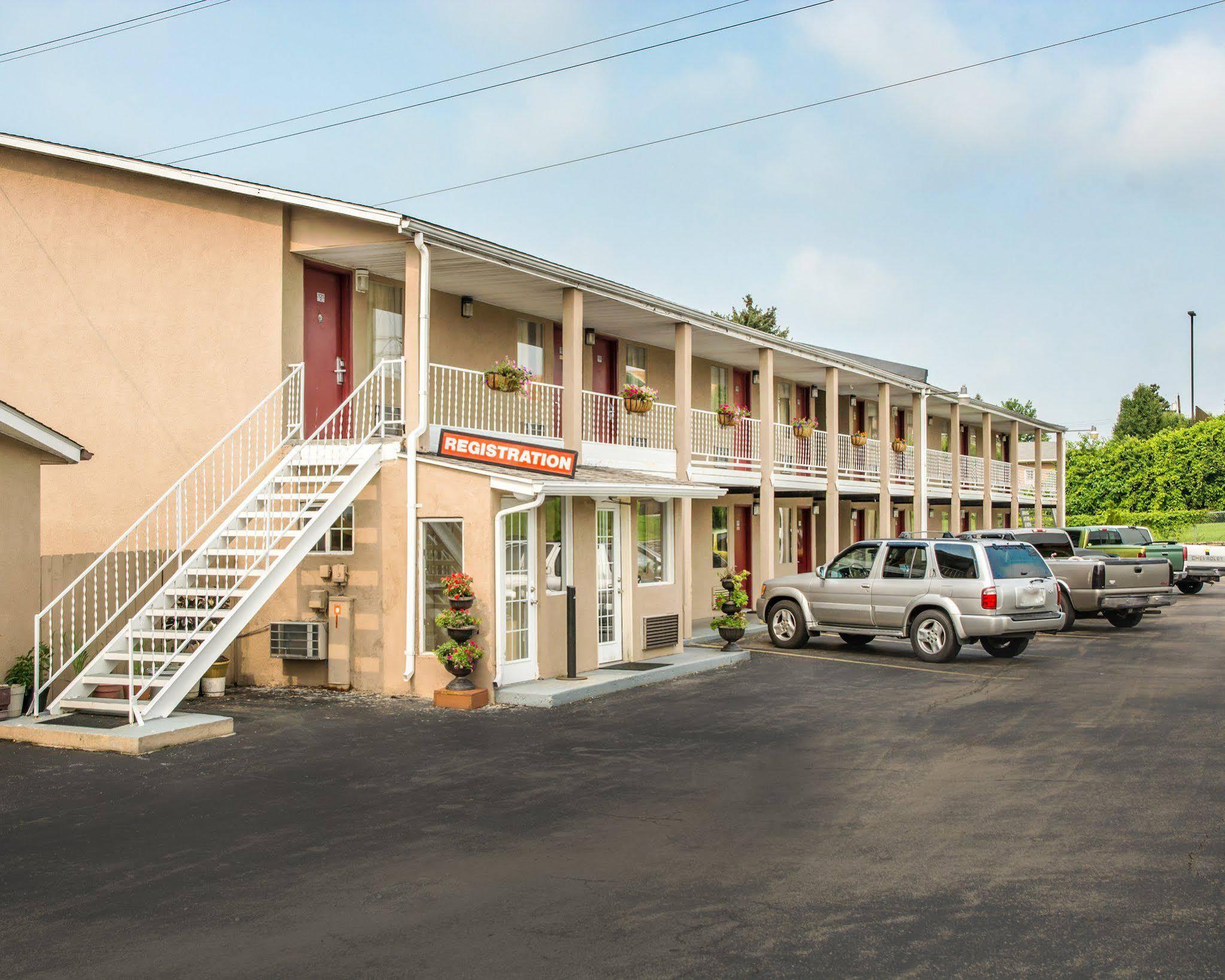 Econo Lodge Franklin Екстериор снимка